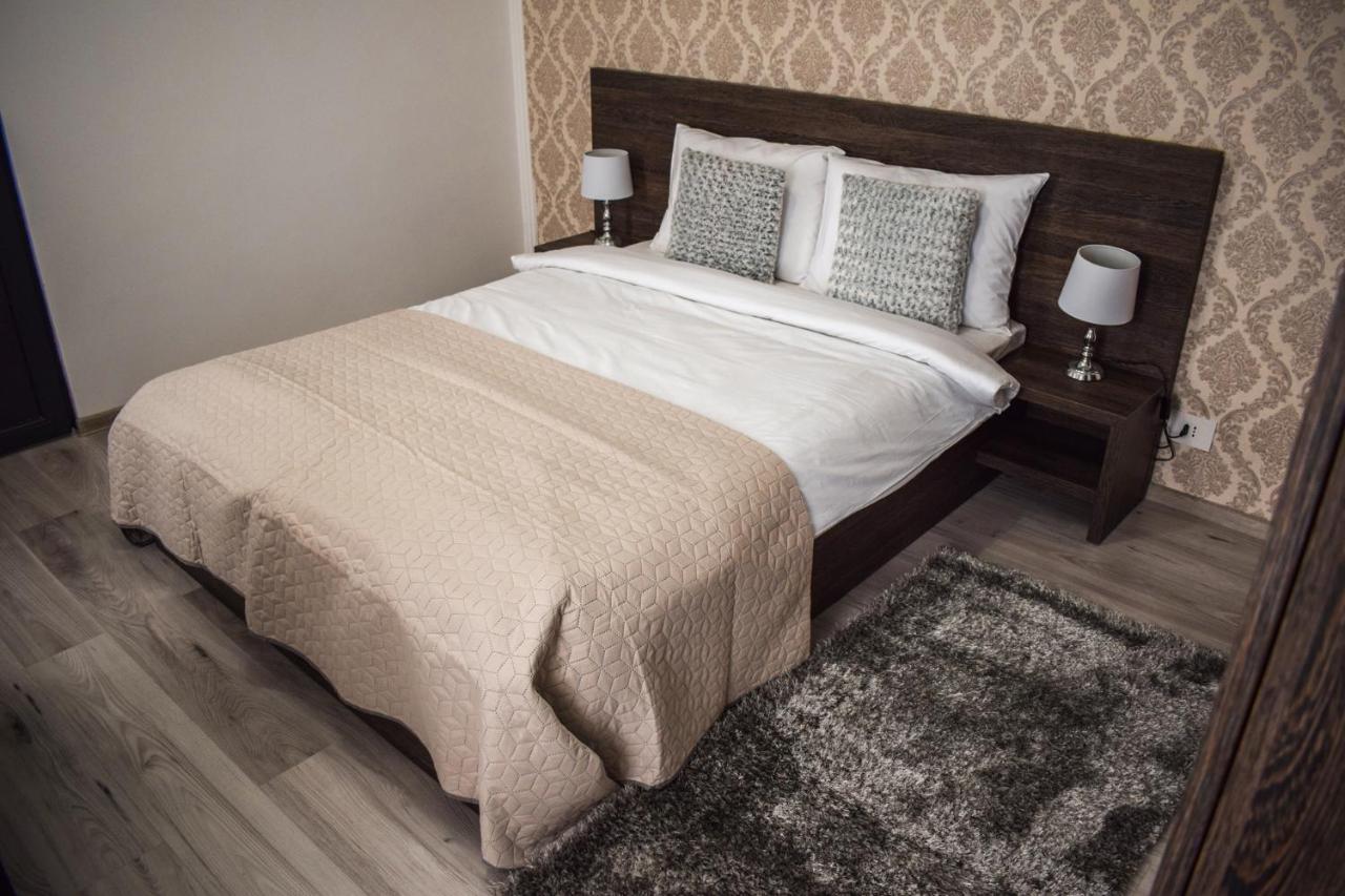 B House Rooms ยาช ภายนอก รูปภาพ