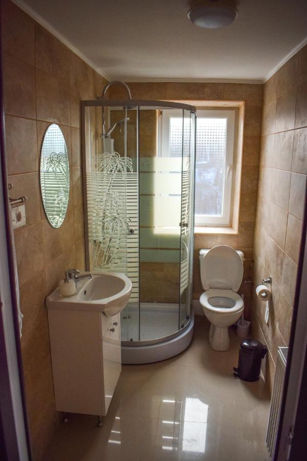 B House Rooms ยาช ภายนอก รูปภาพ