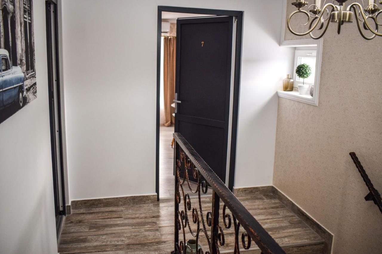 B House Rooms ยาช ภายนอก รูปภาพ